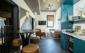 Dew Drop Inn 4*